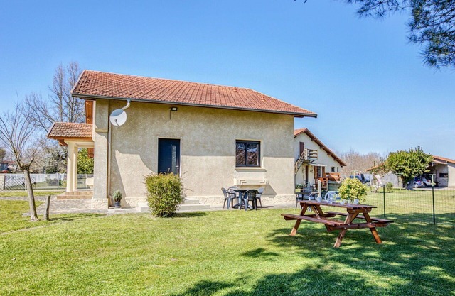 Wonderful private villa for 4 people with WIFI, TV, terrace, pets allowed and parking