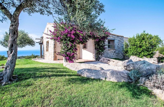 Wonderful private villa for 6 people with A/C, WIFI, TV, pets allowed and parking