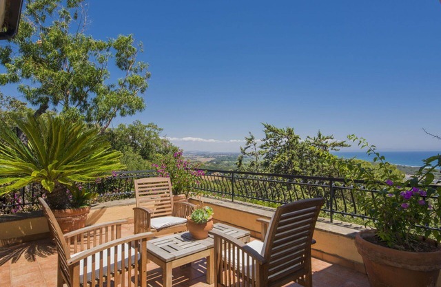 Wonderful private villa for 11 guests with WIFI, TV, terrace, pets allowed and parking