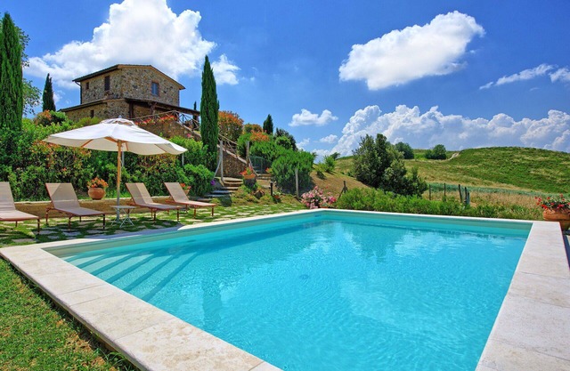 Wonderful private villa with WIFI, private pool, TV, veranda, panoramic view, close to Montepulciano