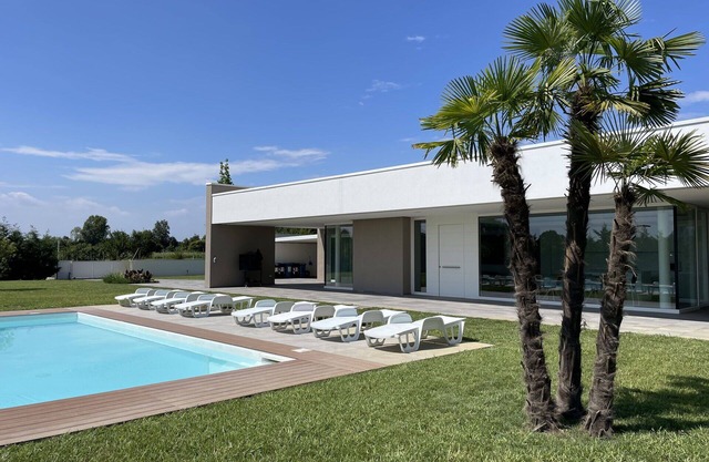 Wonderful private villa with private pool, WIFI, A/C, veranda and parking, close to Padua