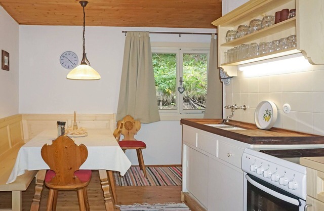 Wonderful private villa for 7 people with TV, patio and parking