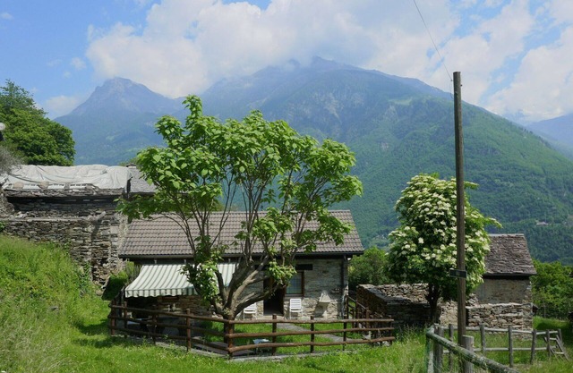 Wonderful private villa for 4 guests with TV, patio, pets allowed, panoramic view and parking