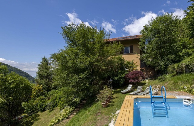 Wonderful private villa for 16 guests with private pool, WIFI, TV, patio and pets allowed