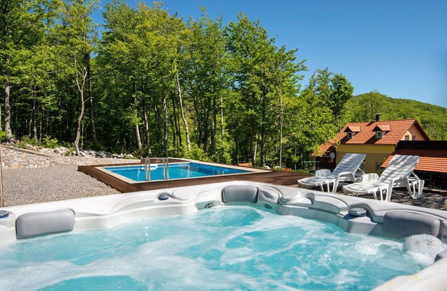 Wonderful private villa for 6 guests with WIFI, private pool, hot tub, A/C, TV and terrace