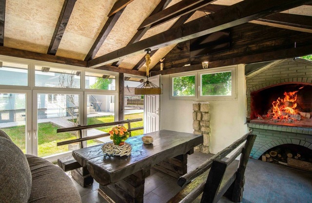 Wonderful private villa for 8 people with A/C, hot tub, WIFI, private pool, TV and parking