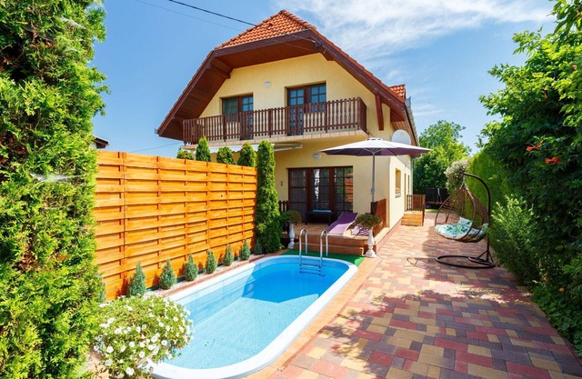Wonderful private villa for 10 people with private pool, WIFI, A/C, TV, patio and parking
