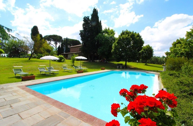 Wonderful private villa for 6 people with private pool, TV, pets allowed and parking