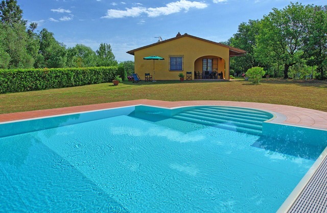 Wonderful private villa with WIFI, private pool, TV, terrace, pets allowed, panoramic view, parking
