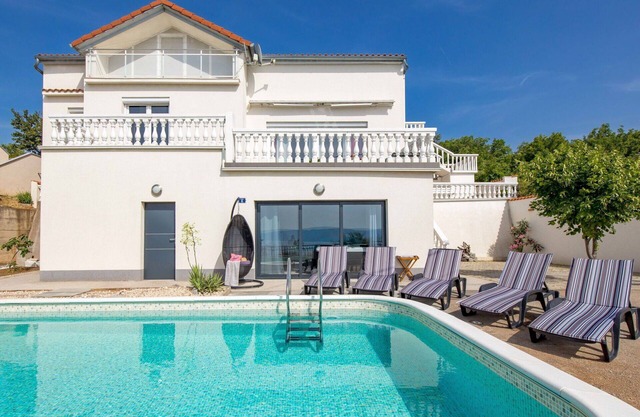 Wonderful private villa with hot tub, WIFI, private pool, A/C, TV, terrace and pets allowed