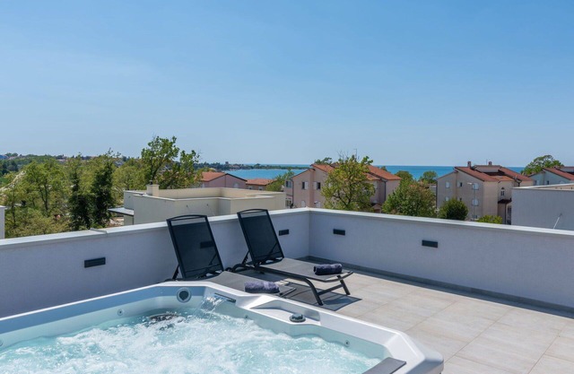 Wonderful private villa with A/C, private pool, WIFI, hot tub, TV, patio and panoramic view