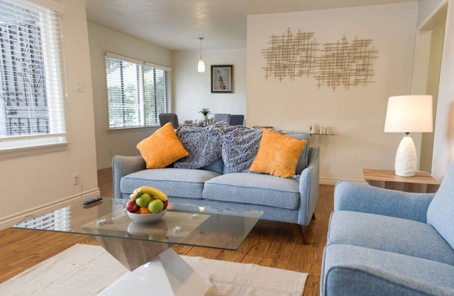 WONDERFUL RENOVATED 4-BEDROOM HOUSE NEAR MARINA DEL REY & CULVER CITY (p39)