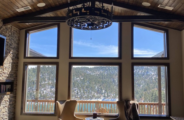 Wonderful retreat lake house, close to great hiking trails
