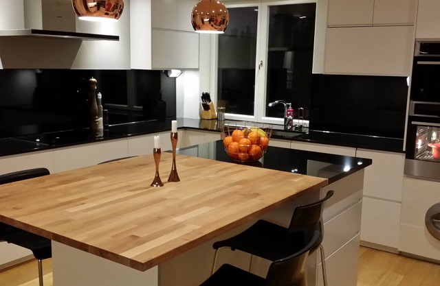 Wonderful spacious house with sea view only 7 minutes from Stockholm city
