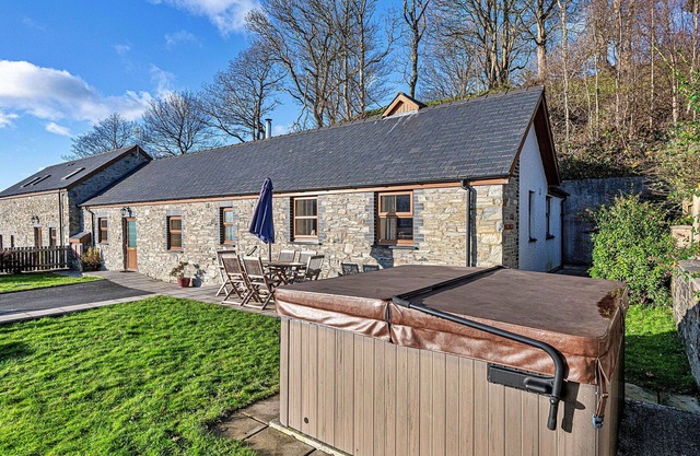 Wonderful villa for 6 people with WIFI, hot tub, TV, pets allowed and parking