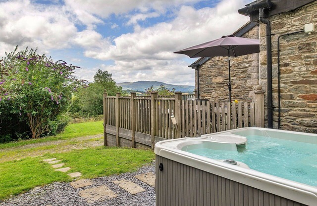Wonderful villa for 4 guests with hot tub, WIFI, terrace and pets allowed