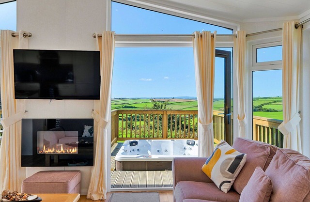 Wonderful villa for 6 people with hot tub, pool, WIFI, terrace, pets allowed and parking