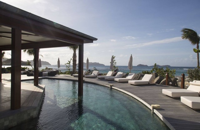 Wonderfully located beachfront house consisting of 7 bedrooms