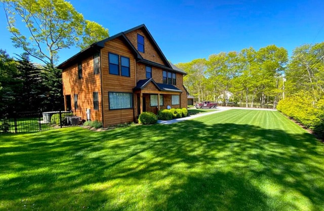Wooded Oasis and Guest House in Hamptons!