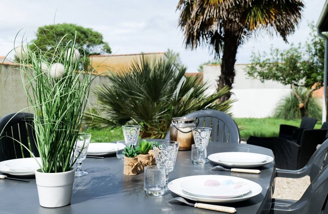 Wooden house 2 kms from the beach of Brem Sur Mer - 6 pers