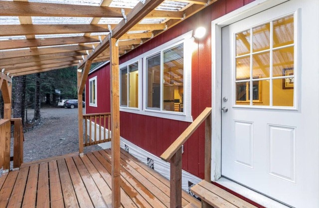 Woodland Cabin - Tiny Home Retreat Sleeps 4