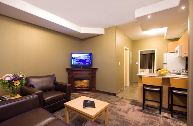 Woodlands Inn & Suites