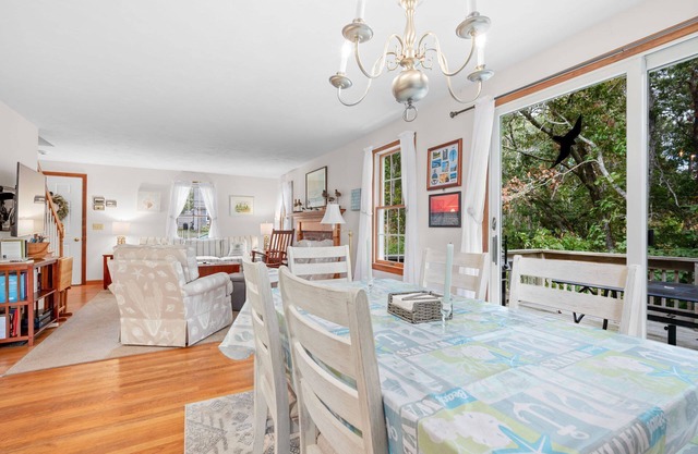 Woods Edge: Walk to Red River Beach, Pet Friendly