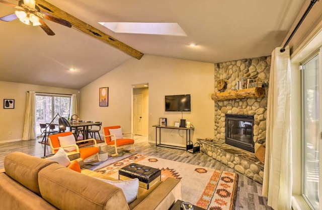 Woodsy Bend Vacation Rental - Pet Friendly!