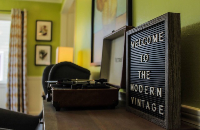Work away ready, dog friendly. Downtown Tillamook - Modern Vintage