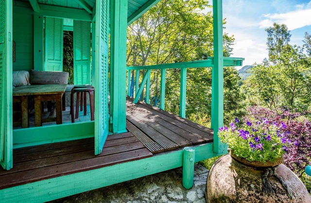 World famous garden offers luxury suite in designer style.