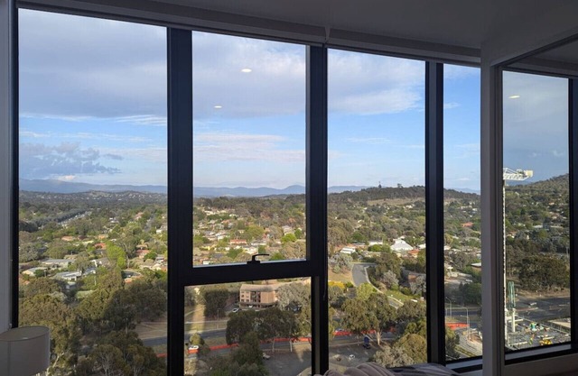 Wow at Woden ~ 21st Floor mountain views