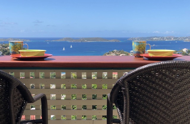 WOW Sea & Sunset Views, Minutes to NP Beaches/Town, A/C, Designer Interior, Pool