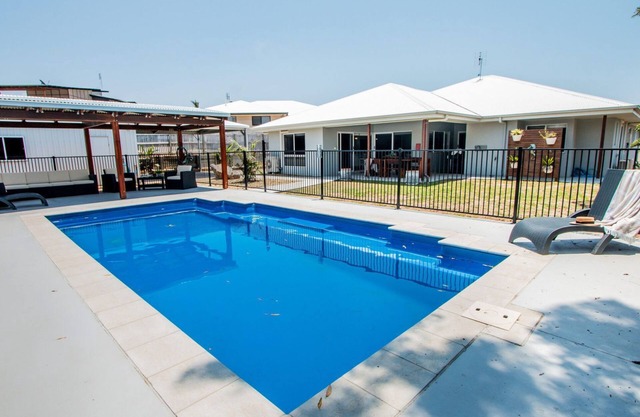 WYUNA - CLEAR WATER - amazing pool, air conditioned plus boat parking