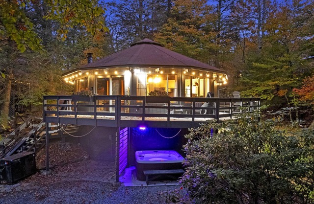 X Adult Only - Walk to Slopes - Hot Tub - Fire Pit X