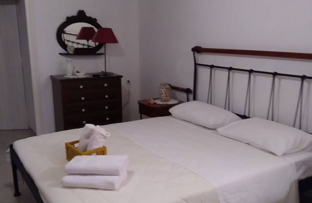 Xenonas: an apartment in a garden for up to 5 persons in Mani