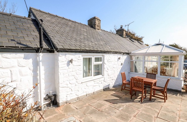 Y BIG, pet friendly, character holiday cottage in Morfa Nefyn