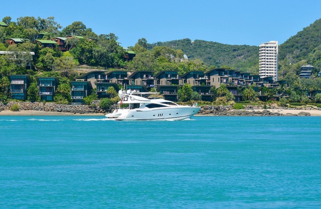 Yacht Club Villa 6 Hamilton Island - oceanviews, 2 golf buggies and transfers