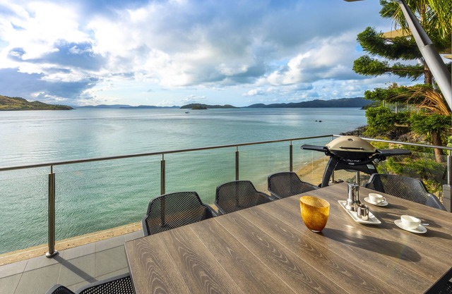 Yacht Club Villa 17, Stunning Villa on Hamilton Island