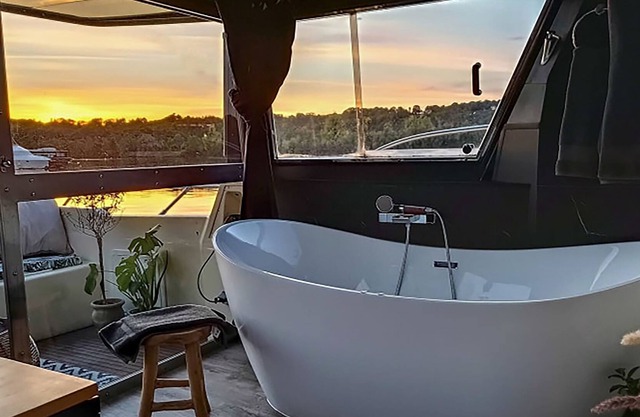 Yacht avec JACUZZI privatif pour amoureux L Odysea