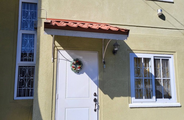 Yahweh's housenSpacious Town house gated community. Near gas station supermarket