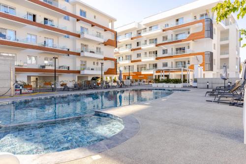 YAMAS Urban Living Platinum 77 Apartments
