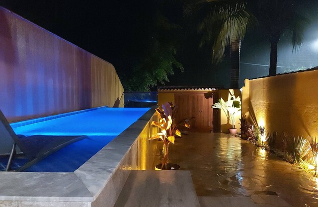 Yara house, 4 en-suites, Pool, BBQ, front beach, 14people, 1.3km from old center