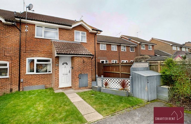 Yateley - Spacious 2 Bedroom House
