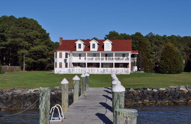 Year Round Waterfront Estate/Family Reunions/Retreats - Sleeps 28