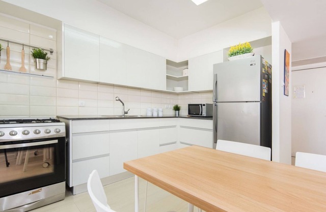 Yehoshu'a Bin Nun 68 · Beautifully Designed 3BD W/ City View and Parking