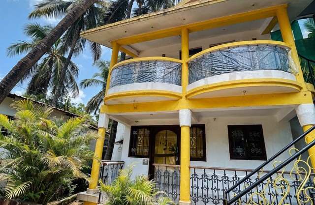 Yellow Haven 4BR Villa in Goa by Homeyhuts