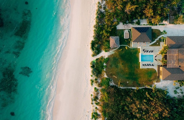 YellowBird Double Bay: Fully-staffed luxury estate w/private pool and beach!