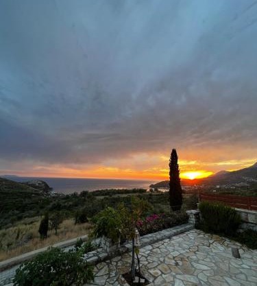 Yiannis & Victoria Villa