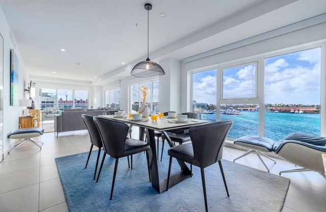 You can feel "on top" of the Ocean - Large Corner Condo has all the VIEWS!