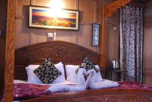 Young Shahzada Group of Houseboats